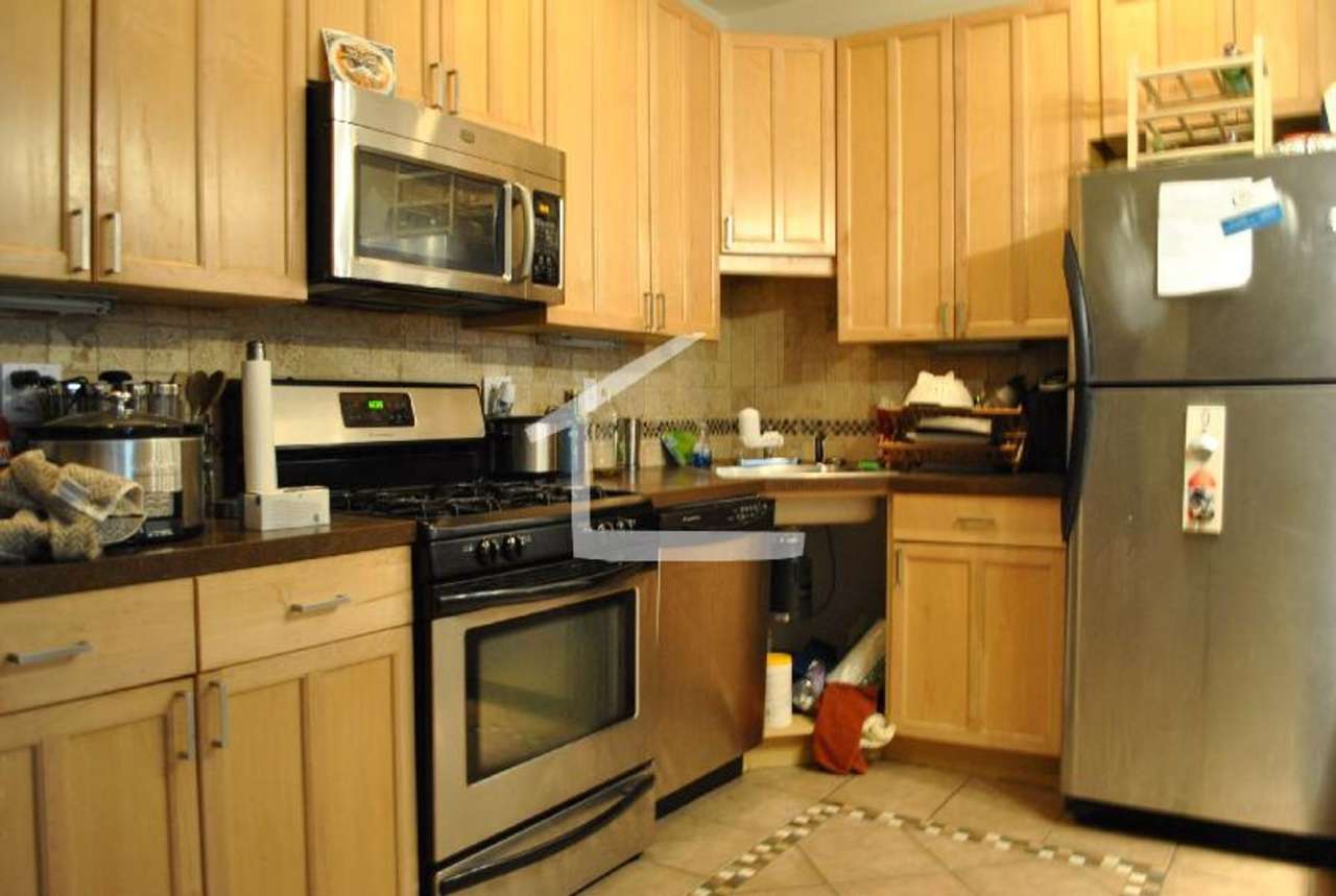 Nicely renovated 4 bed unit near BU and the Green Line.