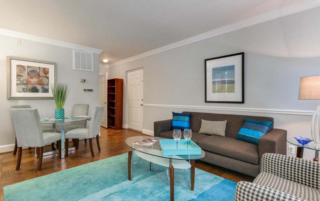 Spacious and sunlit 1BR/1BA condo located in the heart of Logan Circle!