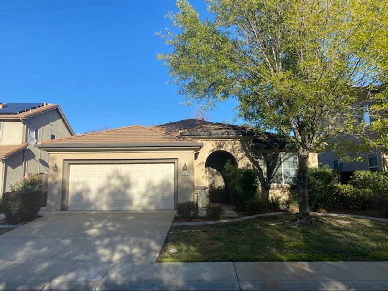 Available 9/1 Single level home in Lincoln Crossing