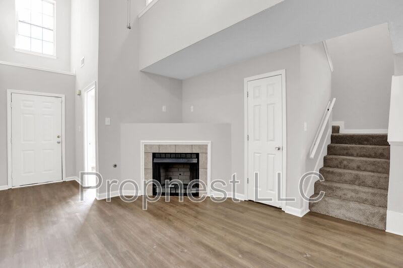 7399 Perrin Ln