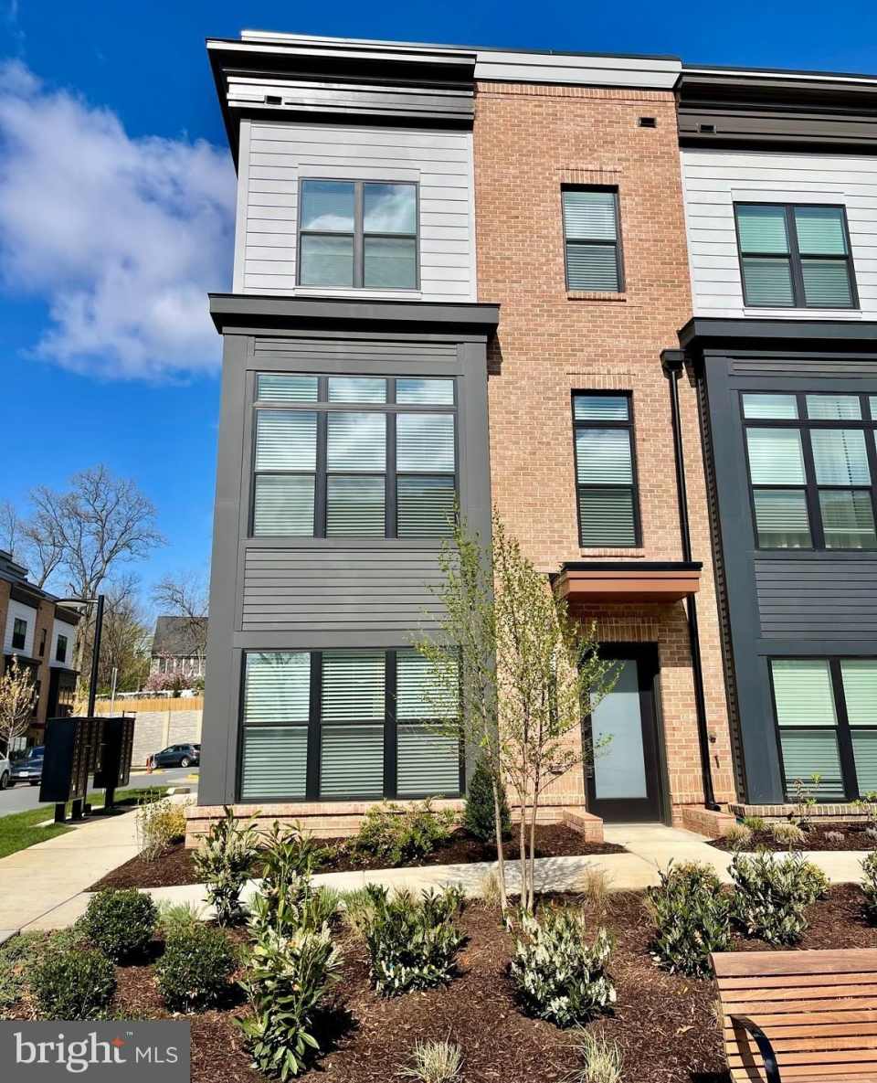 2130 TYSONS RIDGELINE Road