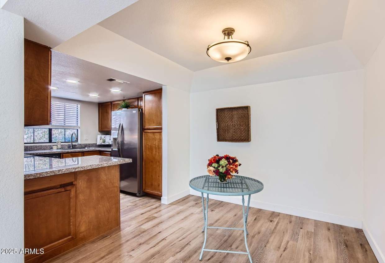 700 E MESQUITE Circle