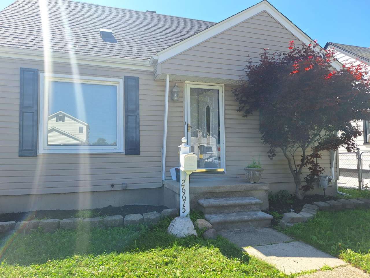 Charming 3 bedroom bungalow freshly updated