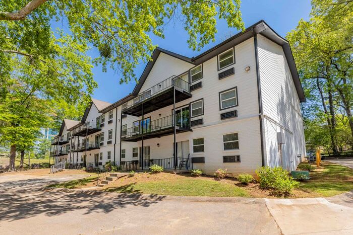 2006 Northlake Parkway