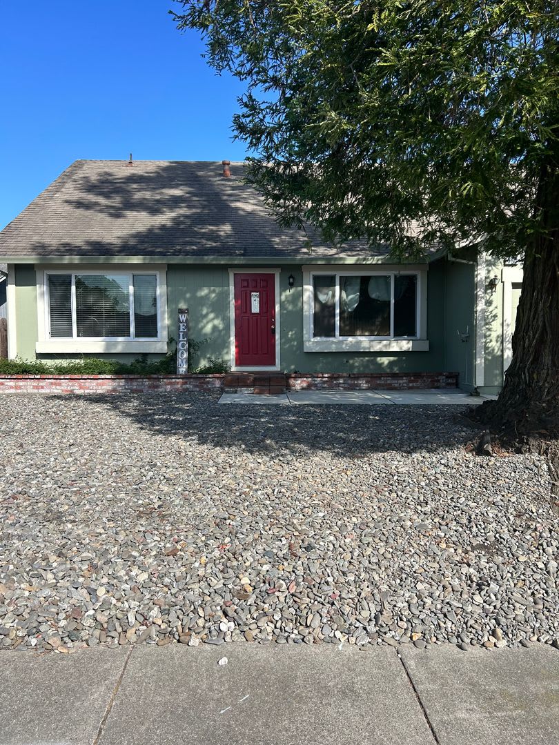 5 bed/3 Bath Home in The E Section ~ Cosigners Accepted