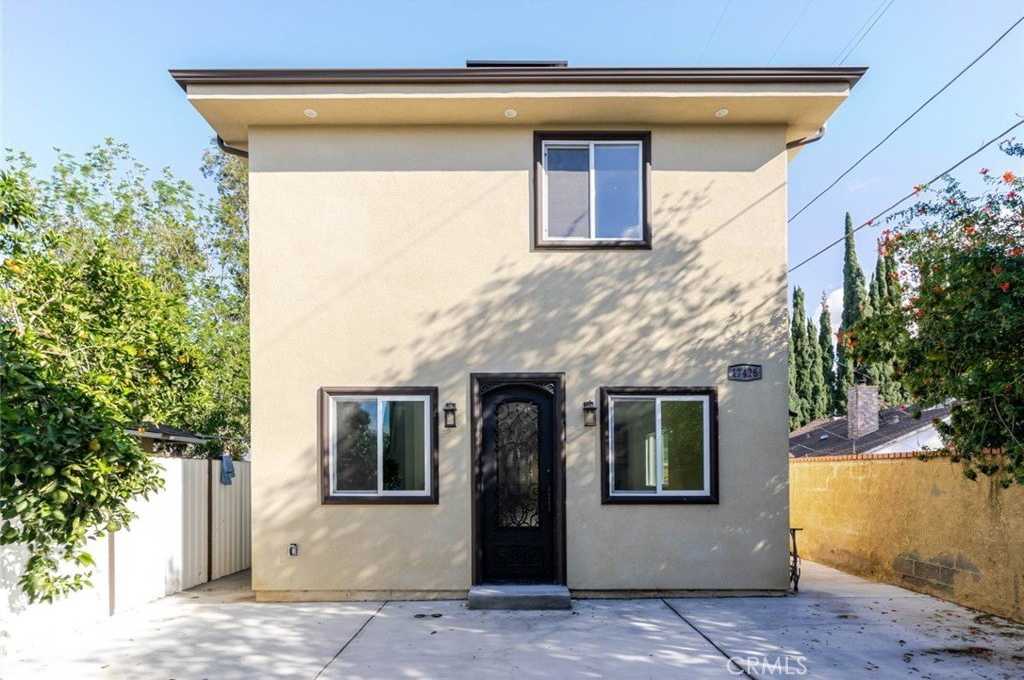 17426 Roscoe Boulevard