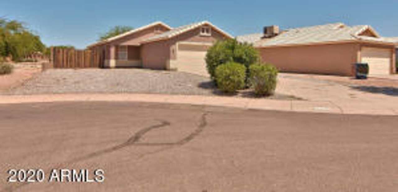 Nice 3 bedroom 2 bath home in Apache Junction!