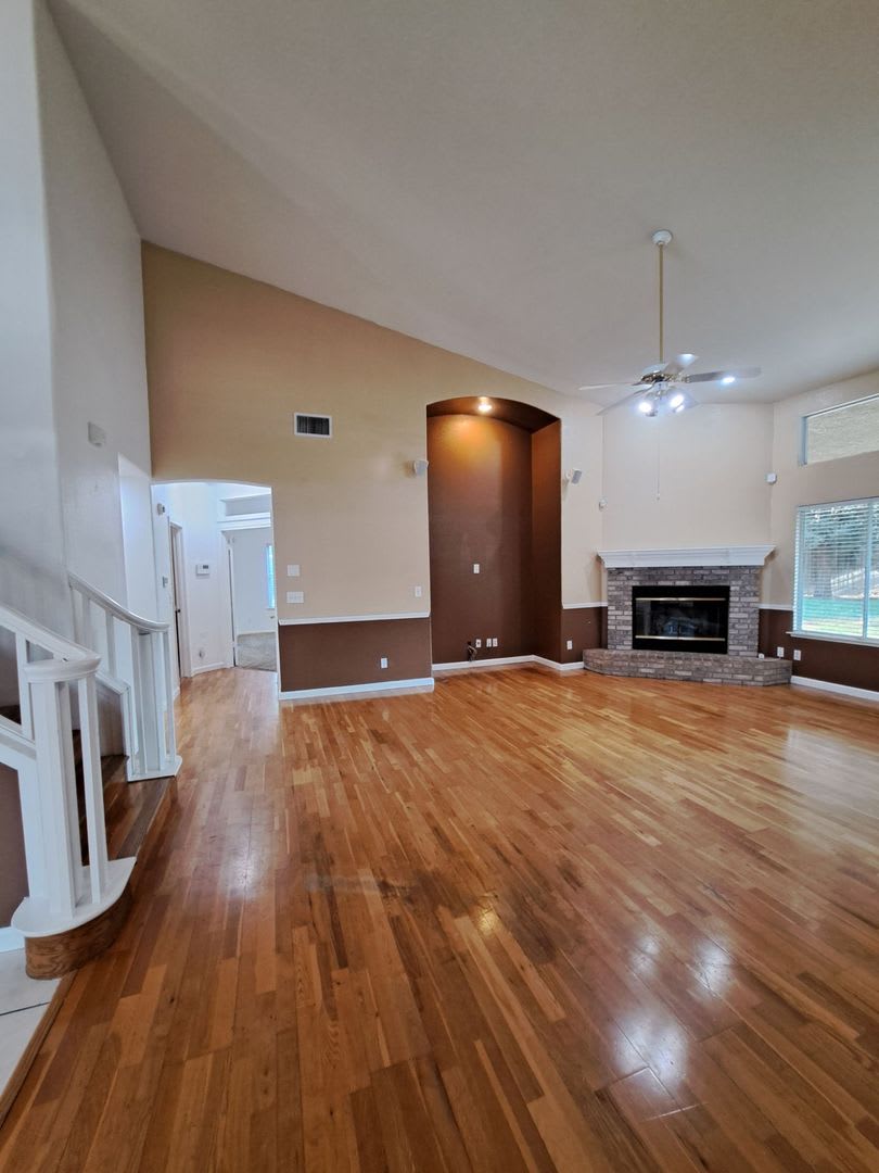 Move in Special: Half OFF your 1st Month's Rent! Elegant 4 Bedroom Home w/ Upstairs Loft Move in Ready!