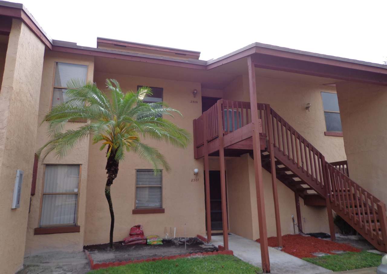 2306 Lakeview Drive W