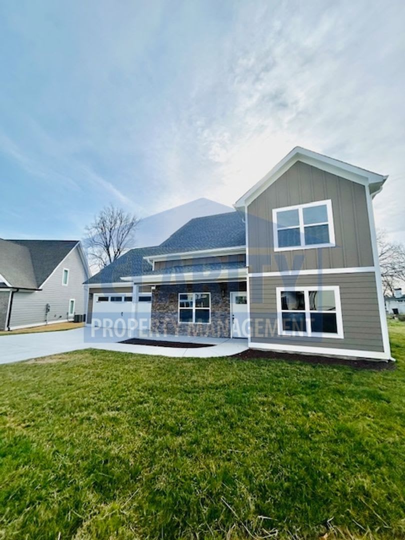 Spacious 4-bedroom home in prime Cleveland location!