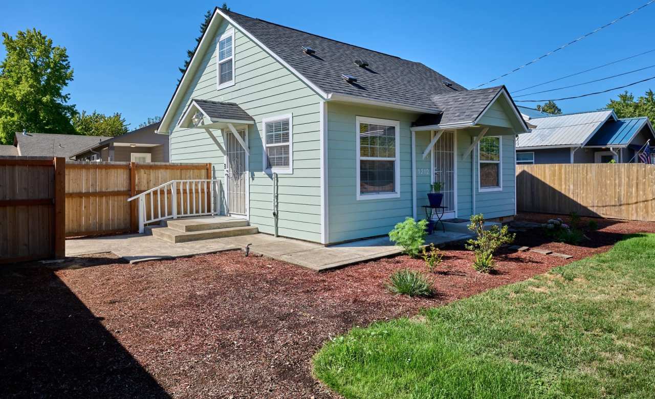 1212 Alder Drive Northeast