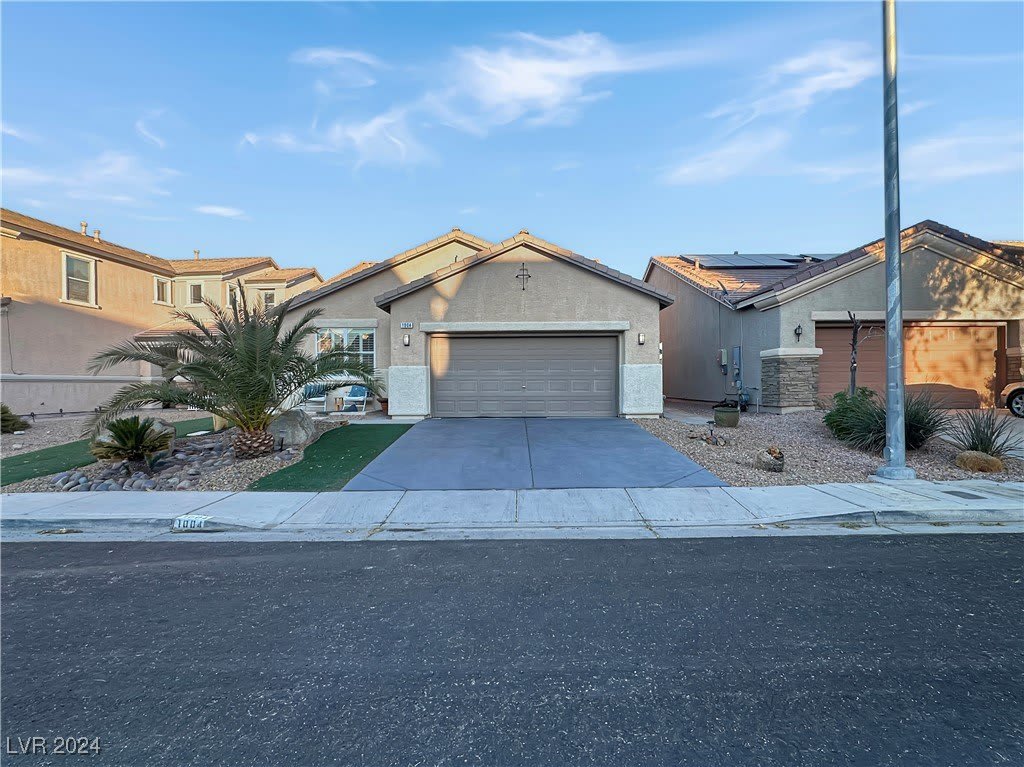 1004 Crescent Falls Street