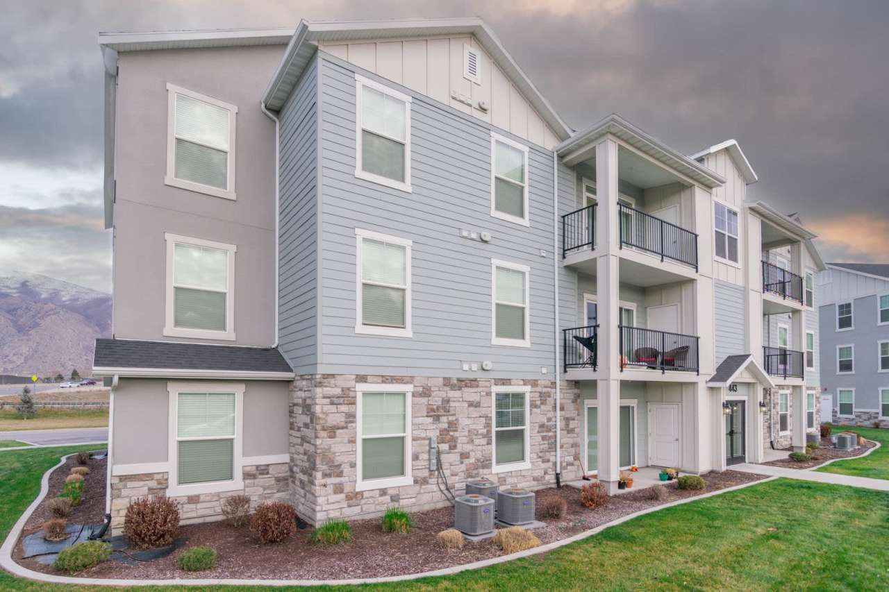 Charming 3-Bed, 2-Bath, Condo in The Village on 4th. Great Location!