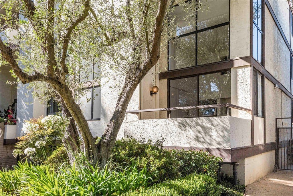 5987 Peacock Ridge Rd