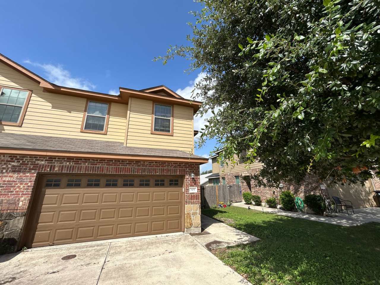 3/2.5/2 Off HWY 46/ Close to IH 35 / Fenced in Backyard / Wood-Like Tile Flooring  Carpet Mix /CISD