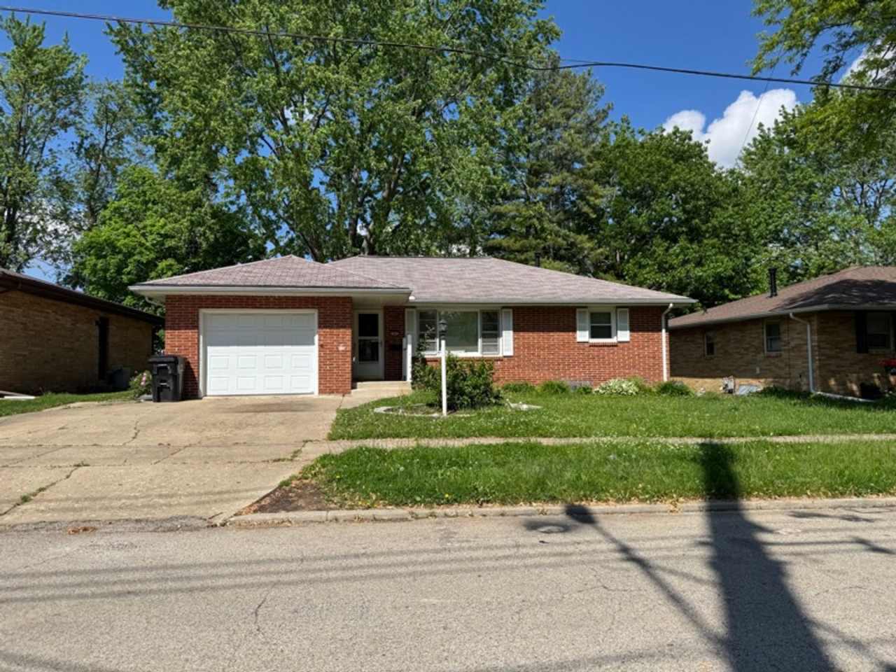 Well Maintained 2 bedroom home in a quiet neighborhood, full basement.