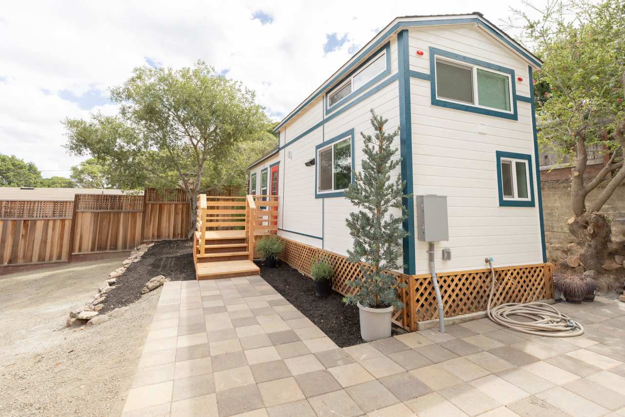 526 Sunnyslope Avenue