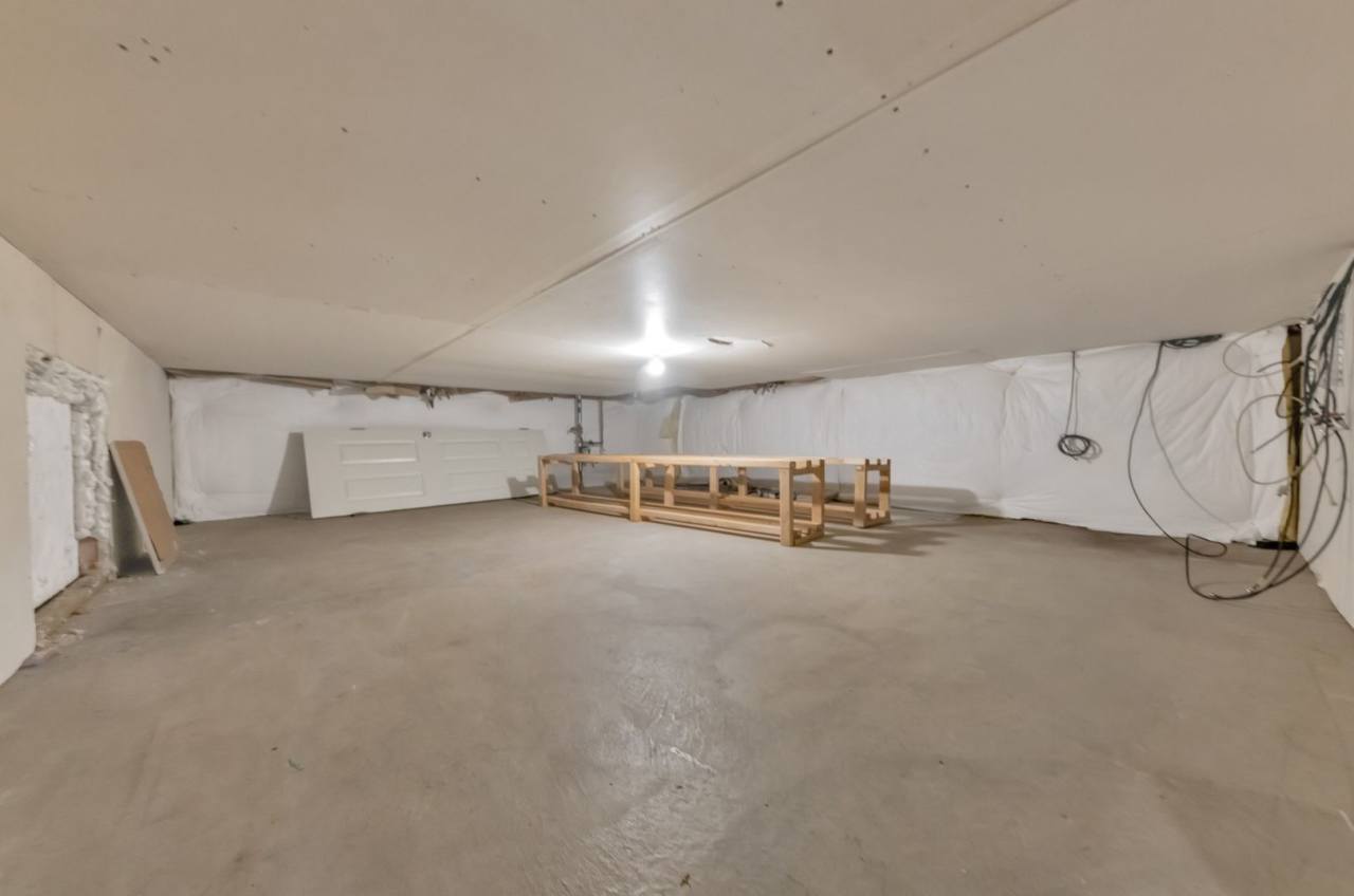 Beautiful Pet Friendly 4 Bed, 3 Bath Farmington Home With Fully Fenced Yard! Available NOW!