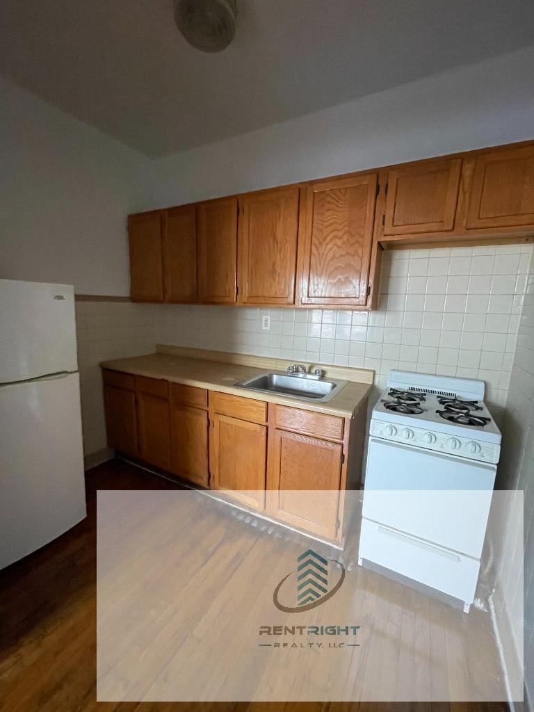 4656 North Elston Avenue