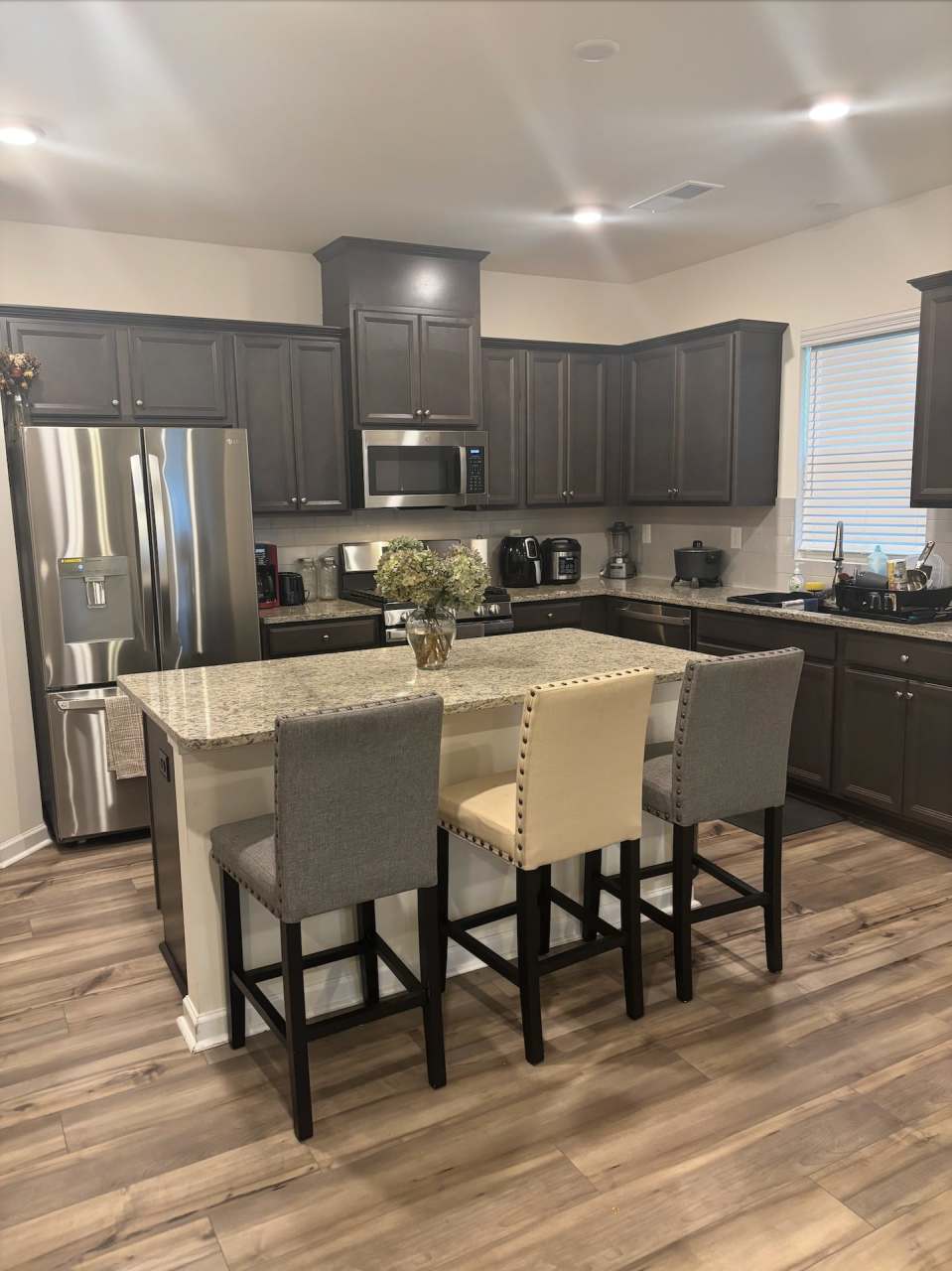 Stunning 3 Bed / 2.5 Bath End Unit Townhome in Prime Concord Location!