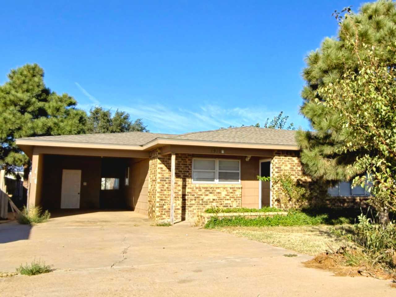 A Charming 2 Bedroom, 1.5 Bath in West Lubbock