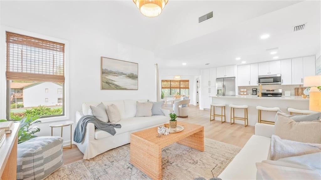 512 Harbour Oaks Drive