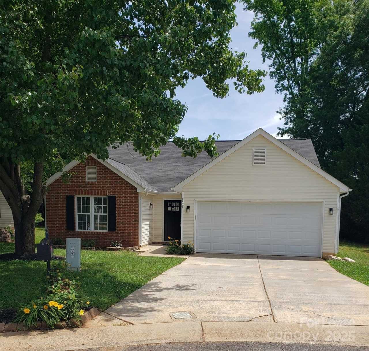 9302 Winston Hall Court