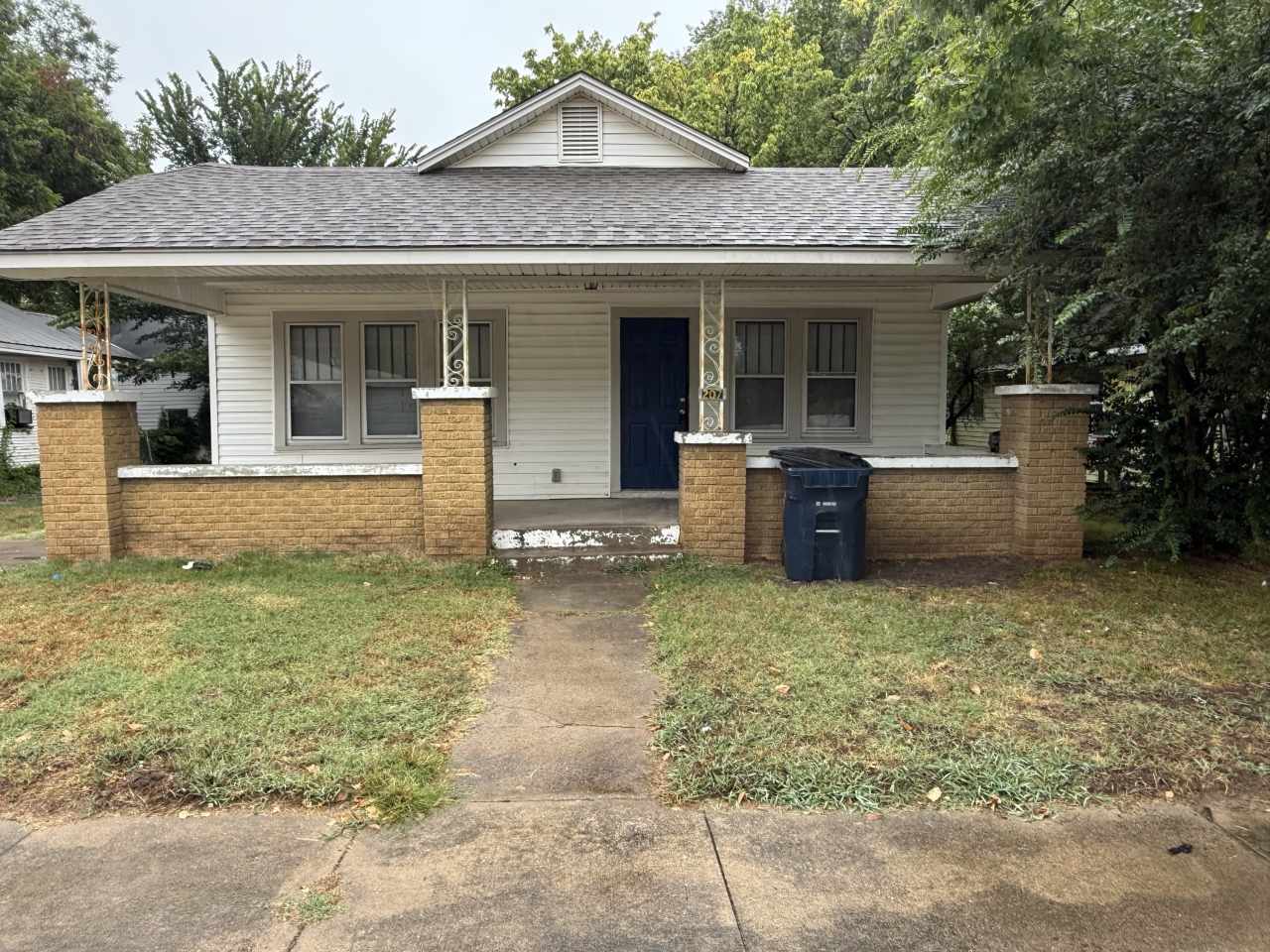 207 South Center Street