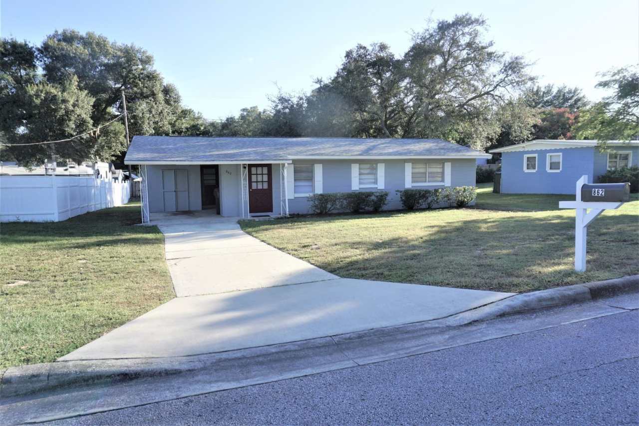 Modest Oldie but Goodie Clermont 3/2 Home