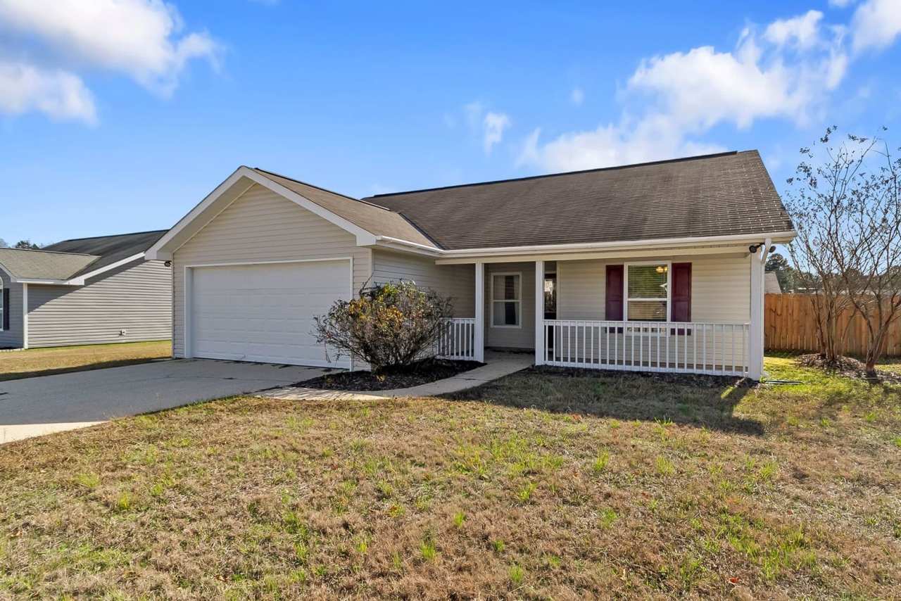 Cozy 3 Bed 2 Bath Home Available Now thru July 2026!