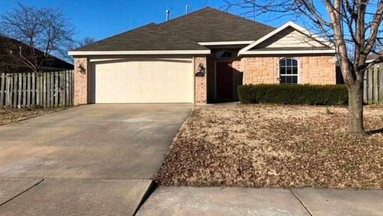 Available for Move-in June 1st! Charming 3 Bedroom, 2 Bathroom Home in East Springdale