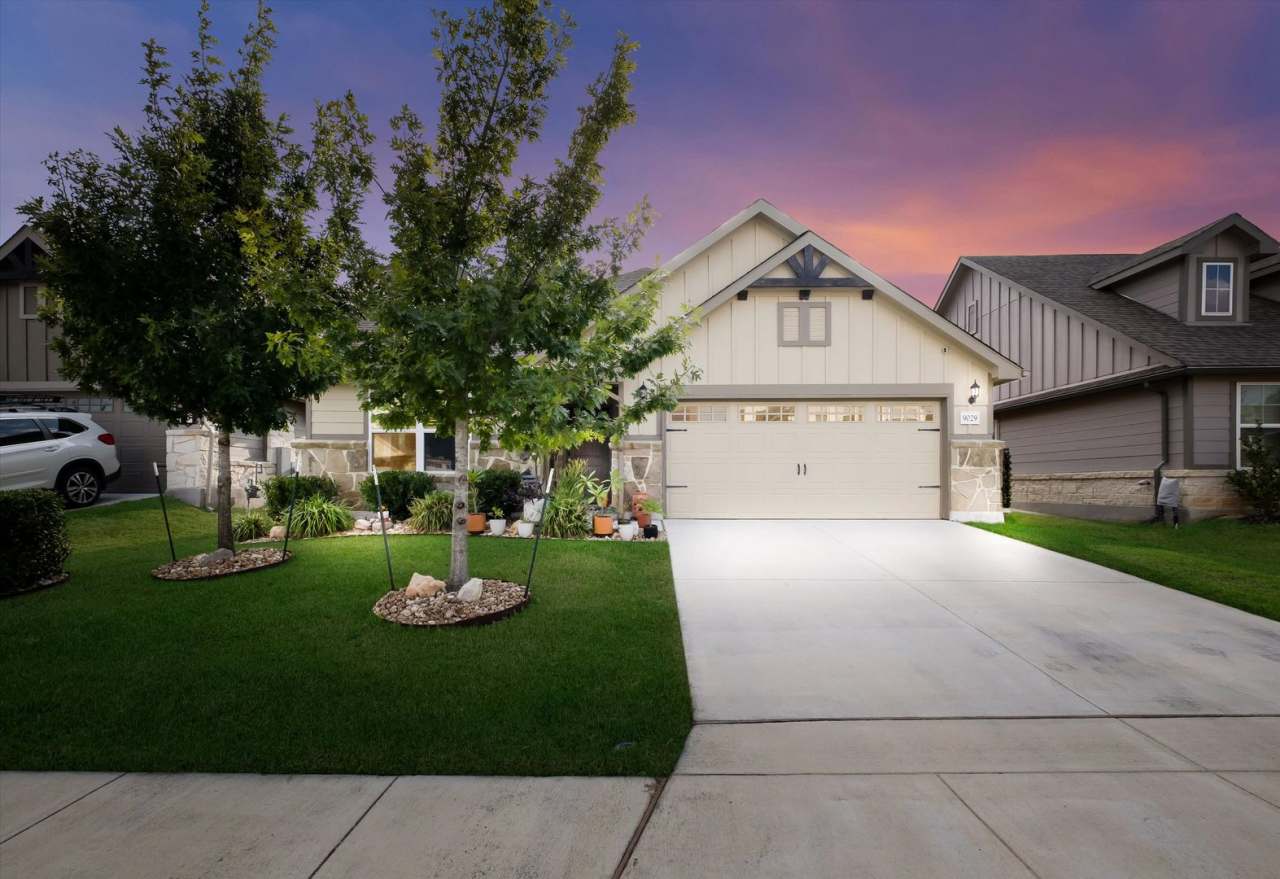 Bright  Airy Home on Curling Post