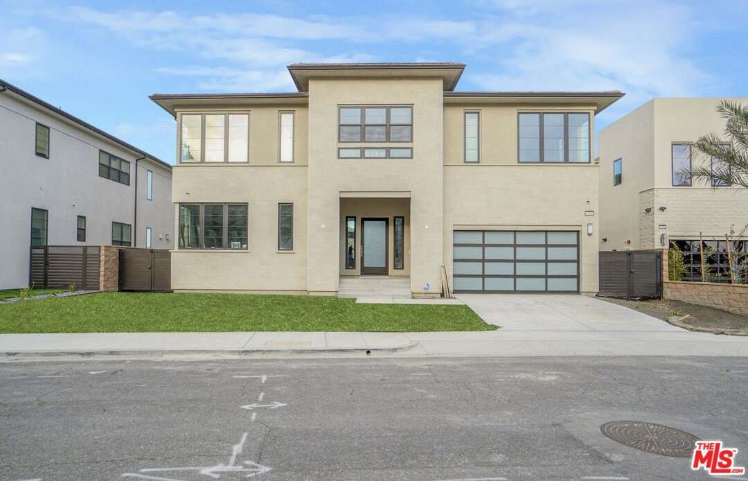 11848 N Hillsborough Ln