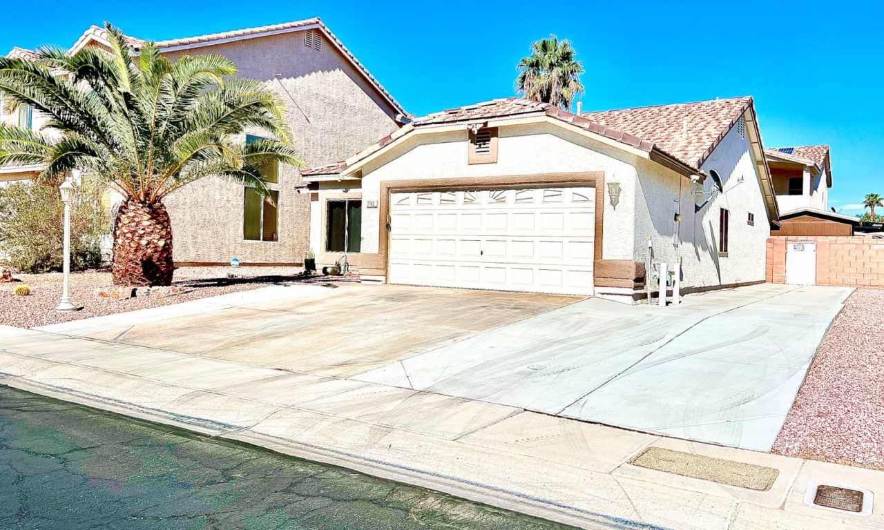 STYLISH SERENITY - 3 bed/2 bath Furnished Home with RV/Boat Parking