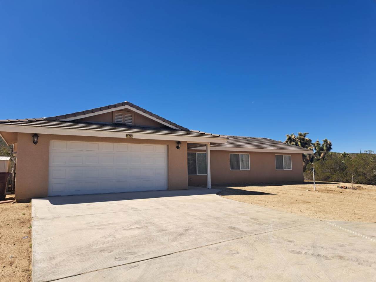 4 bedroom!! Close to town, shopping and schools with a rural feel.