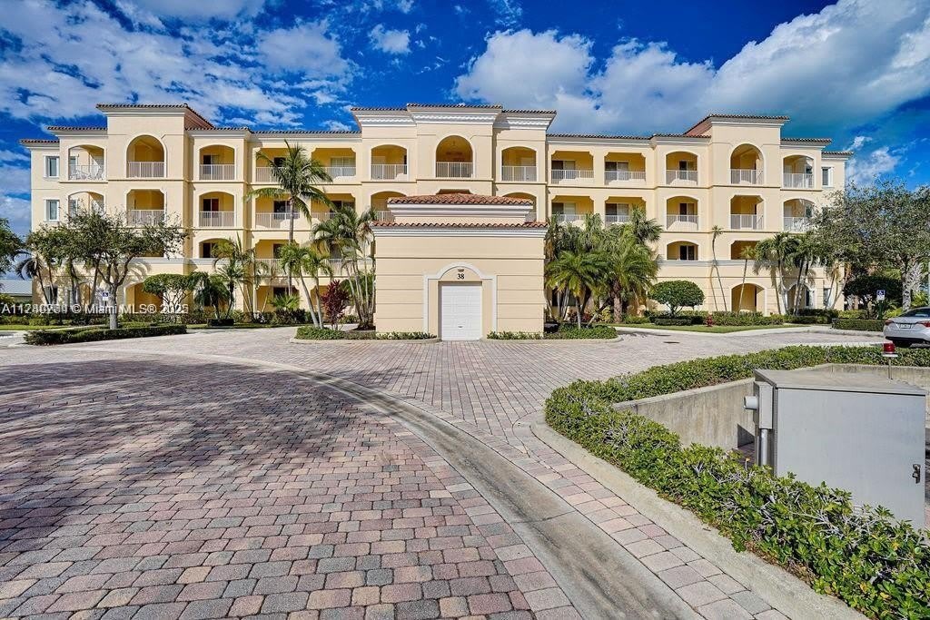 38 E Harbour Isle Dr E