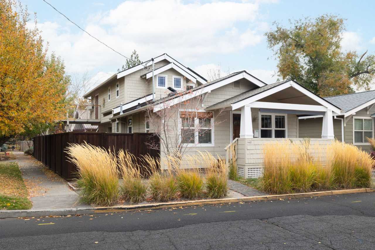 Remodeled  Charming 4 bed/3 bath w/ Yard and Hot Tub