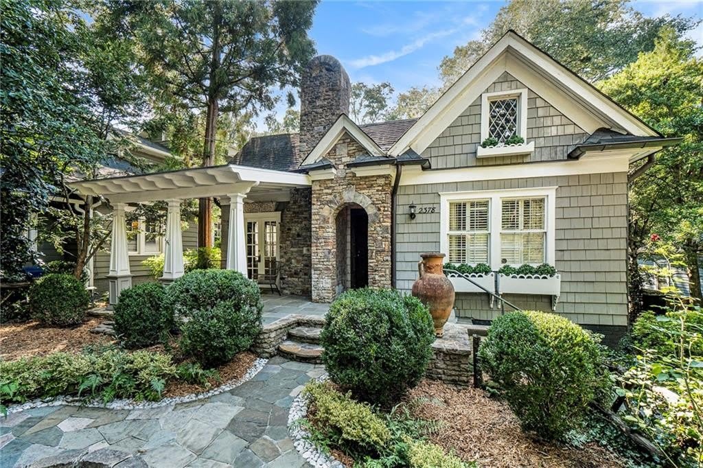 2378 Glenwood Drive NE