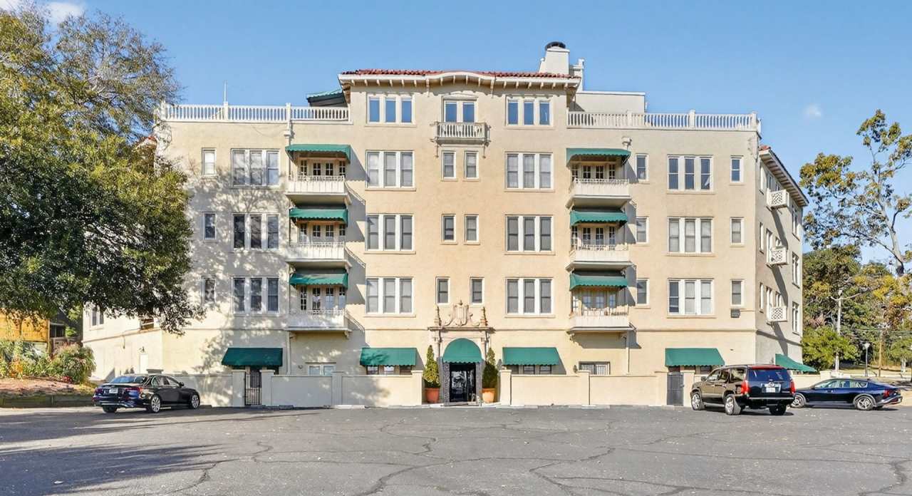 Charming 2BR Condo in Augusta