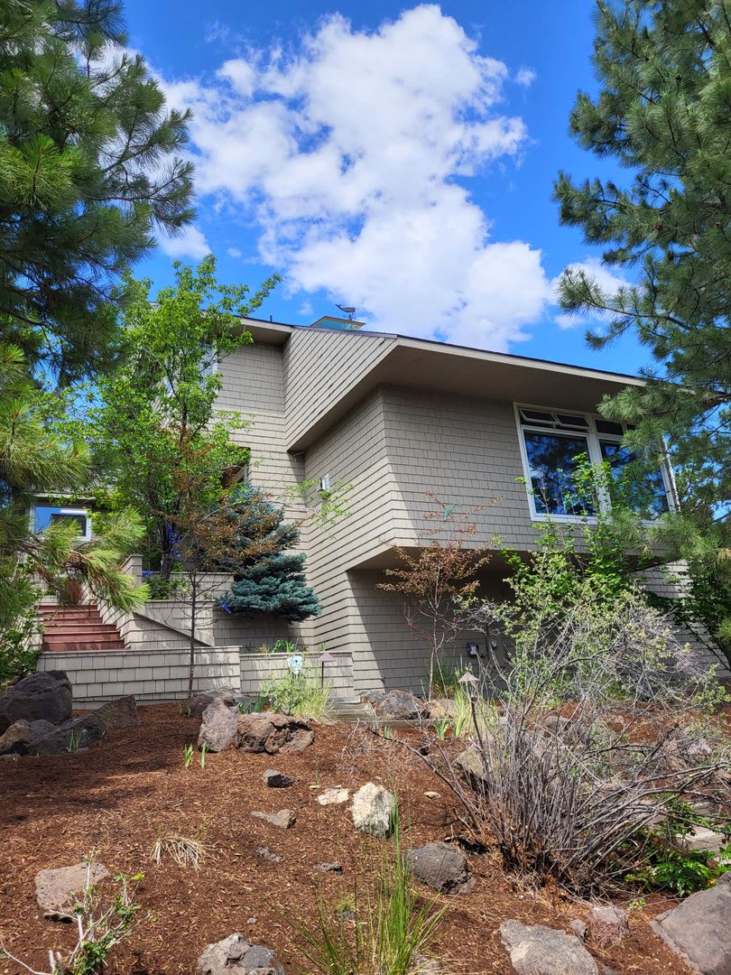 FULLY FURNISHED - 3 Bed 3 Full bath-office/bonus/craft room-walk to river