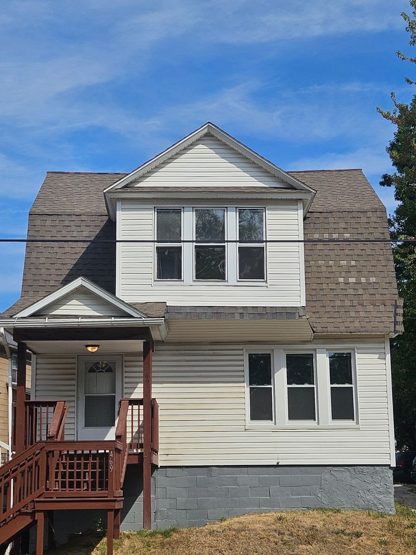 University Park 3BR w/ First-Floor Bedroom, Hardwood Floors, Off-Street Parking — ~0.7 mi to Akron University