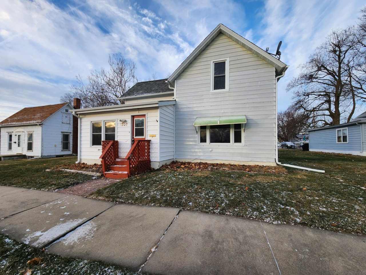 Newly updated 3 Bedroom 2 Bathroom Home-Located in Perry,IA