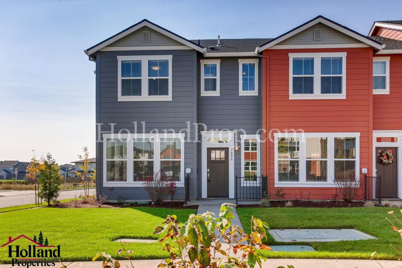 Fabulous Condo in peaceful South-Hillsboro community!