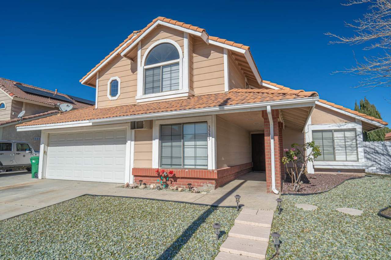 Spacious 4-Bedroom Home with Solar, Pool  Spa in Lancaster!