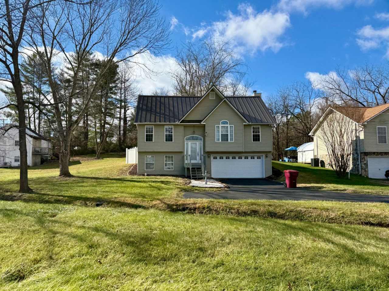 Beautiful Home behind ETSU and 5 minute drive to VAMC