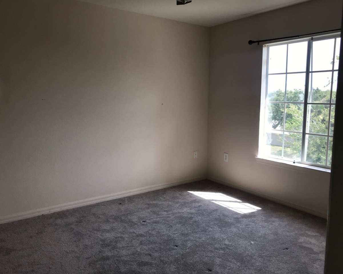 Conveniently located 2/2.