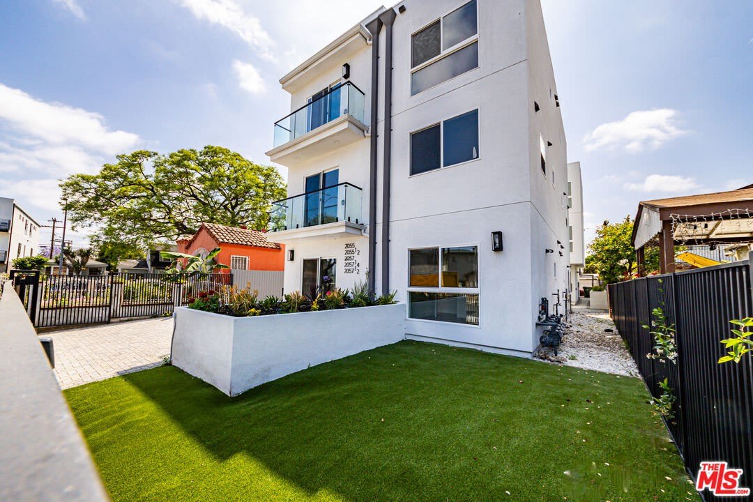 2055 1/2 S Garth Ave