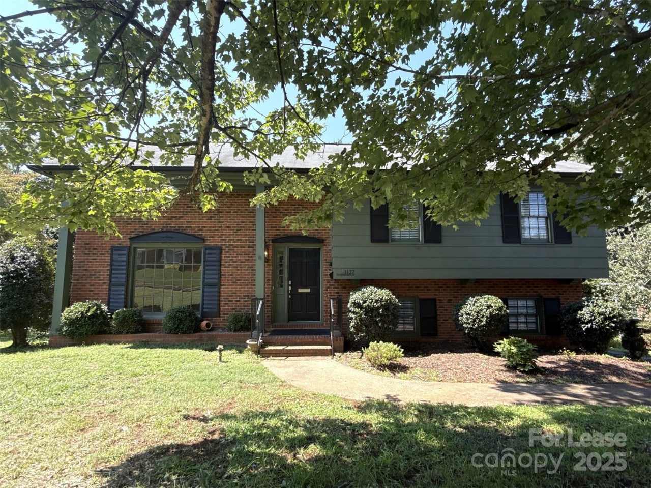 1127 Queensgate Street