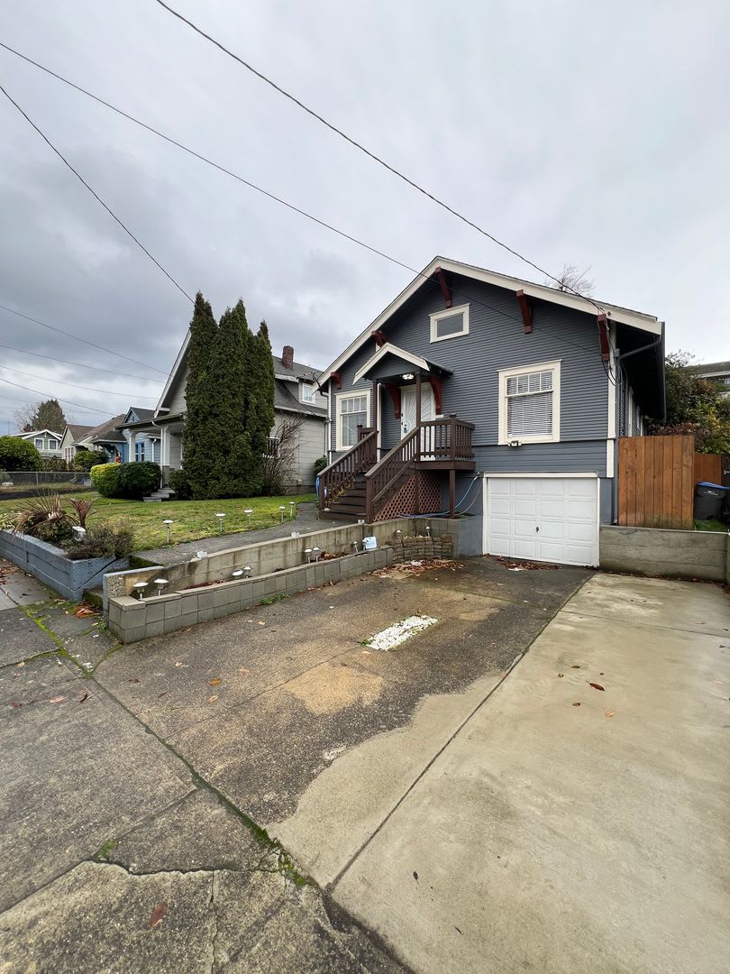 Excellent Location, Large Four Bedroom Bremerton House for Rent! Available Now!
