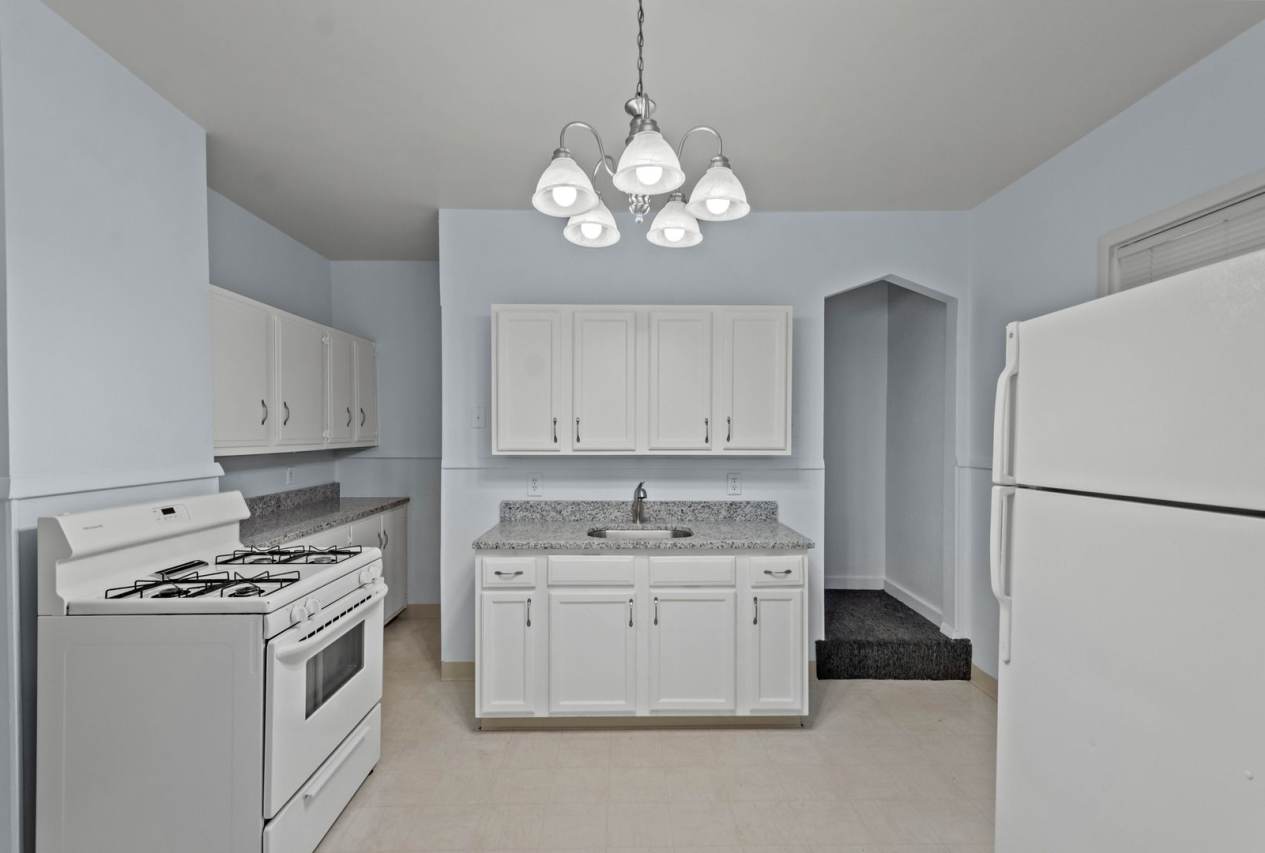 SCORE 50% OFF 1ST MONTH'S RENT IF SIGNED BY DEC 5! Stunning 2 bedroom home in Pitcairn available now!